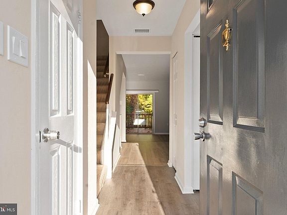 3rd image of 5692 Chapel Run Ct