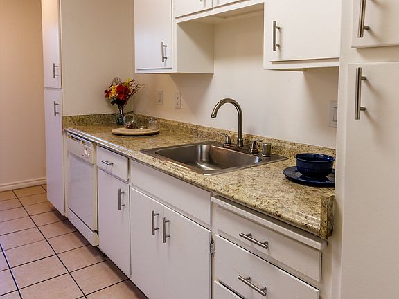 4th image of 2971 N Main St #5286405