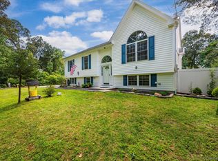 7 Bird Ct, Mastic Beach, NY 11951