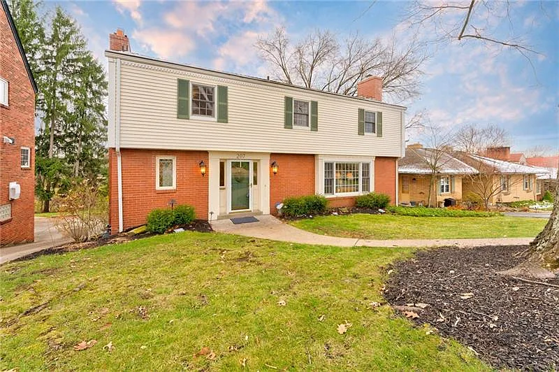 207 Mayfair Dr photo 1