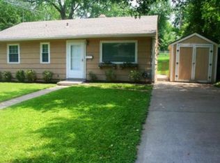 1815 Crescent Dr, Saint Joseph, MO 64506