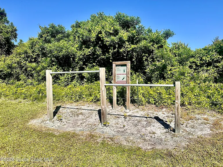 1385 Fuji Dr — Photo 19