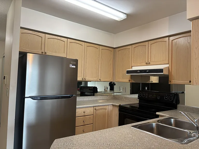 23 Oneida Cres #801 — Photo 9