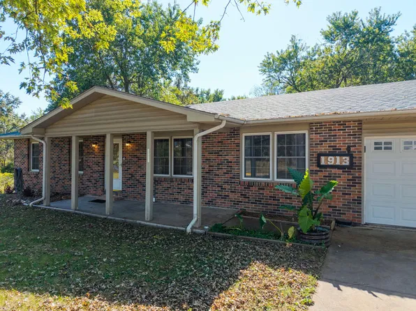 1913 Lakeview Dr, Fulton, MO 65251