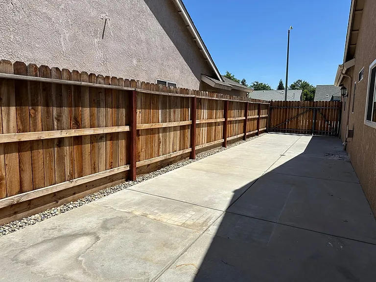 361 W Chennault Ave — Photo 14