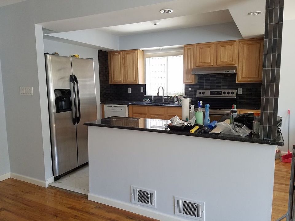 1st image of 22516 59th Ave #1