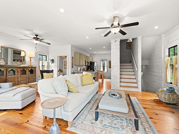 4th image of 11 Turtle Point Dr