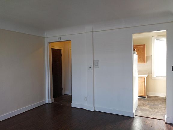 3rd image of 808 N Main St APT 201
