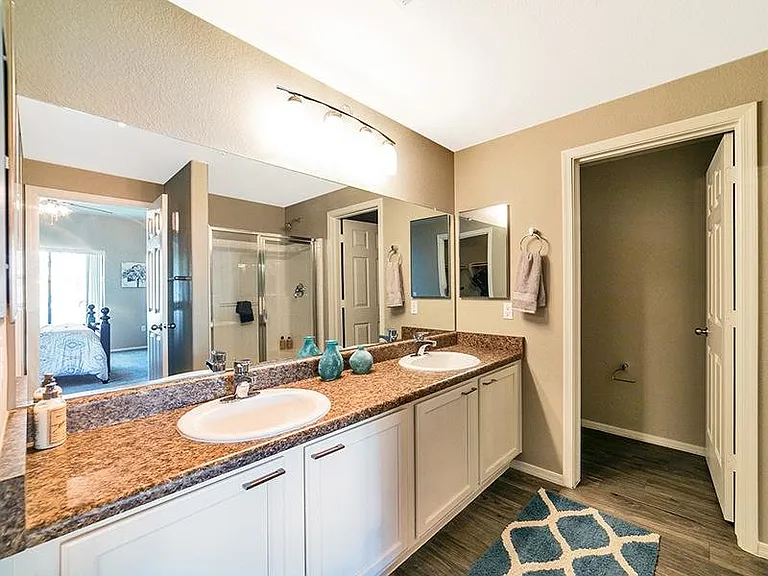 Town Center Apartments — Photo 26