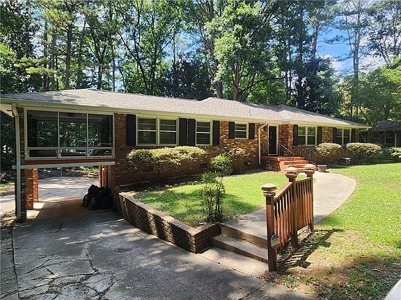 2nd image of 2348 Clairmont Rd NE