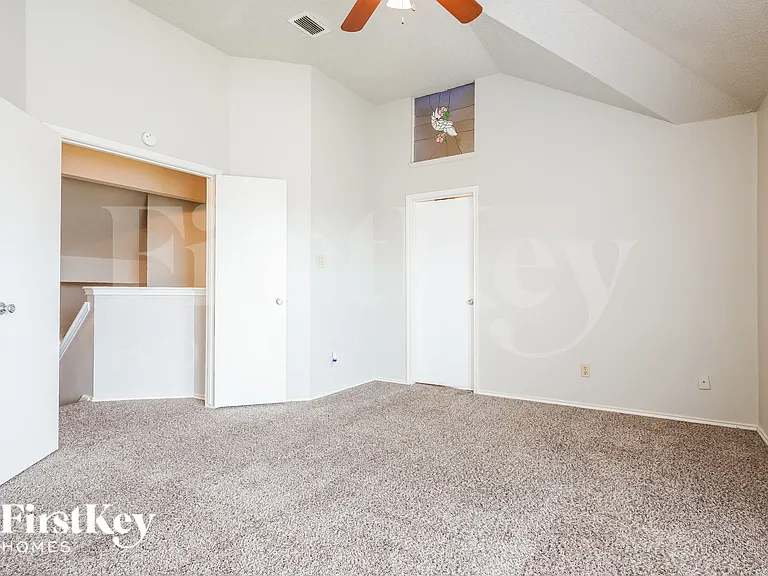 922 Ramblewood Dr — Photo 10