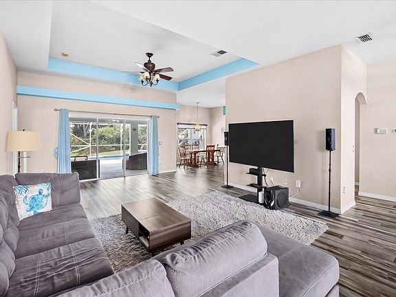 4th image of 631 SE Stow Terrace