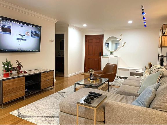 3rd image of 1154 S Barrington Ave APT 214