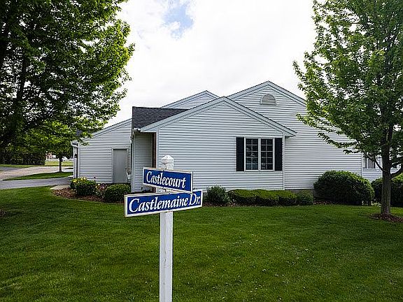 3rd image of 10286 Castlecourt