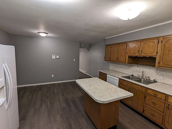 5th image of 256 Church St