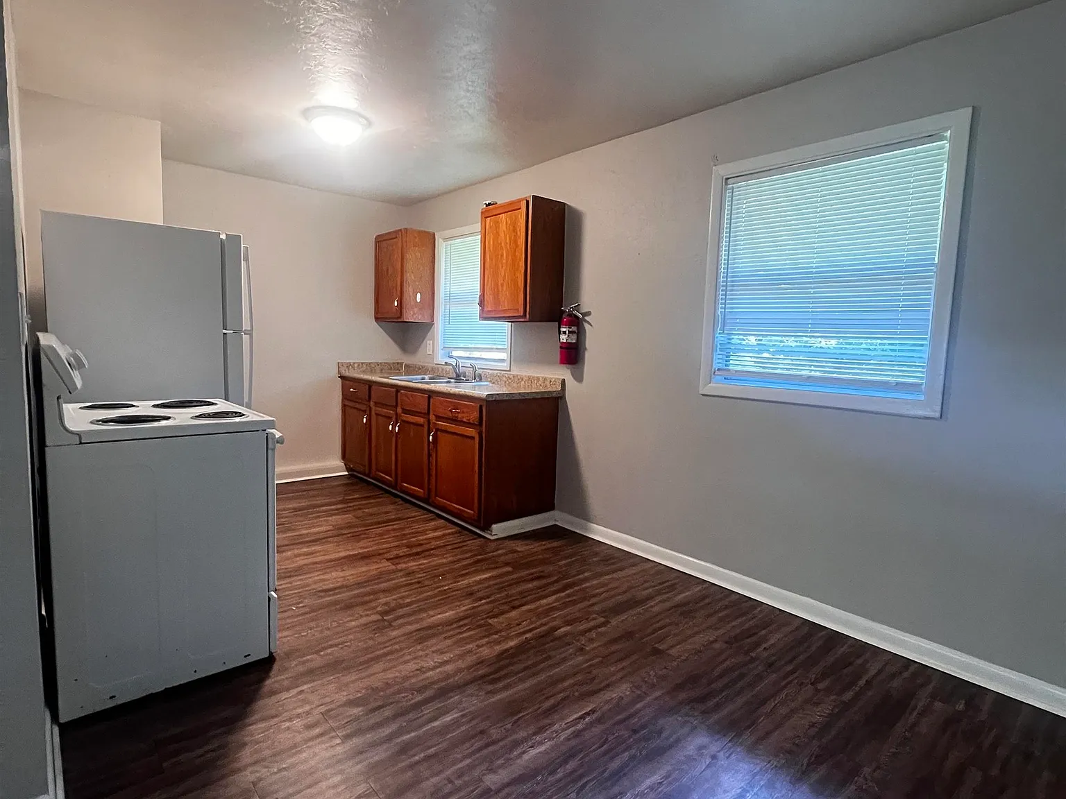 3 bed, 864 sqft, $1,350 — Photo 3