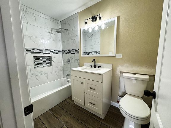 2ND FULL HALLWAY BATHROOM