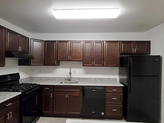3rd image of 7516 Roosevelt Blvd