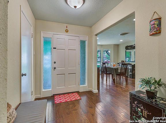 3rd image of 117 S Gardenview