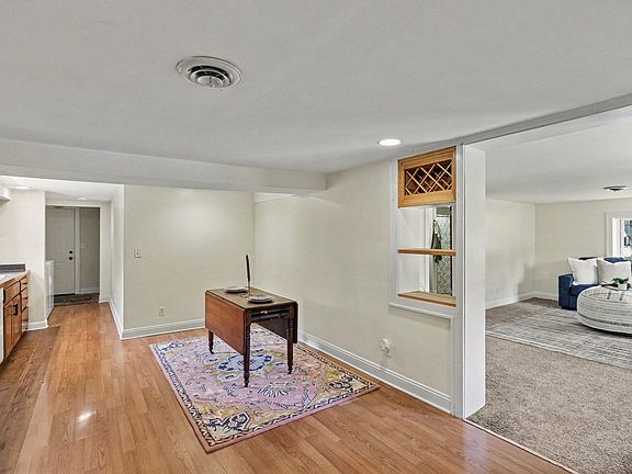4th image of 155 N 5th St NE