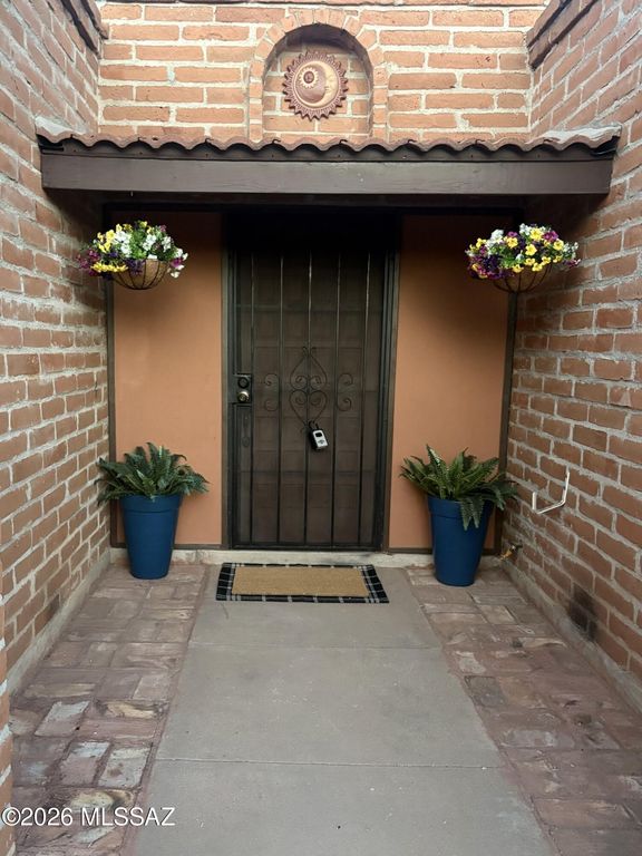 3520 N Melpomene Way, Tucson, AZ - View 4