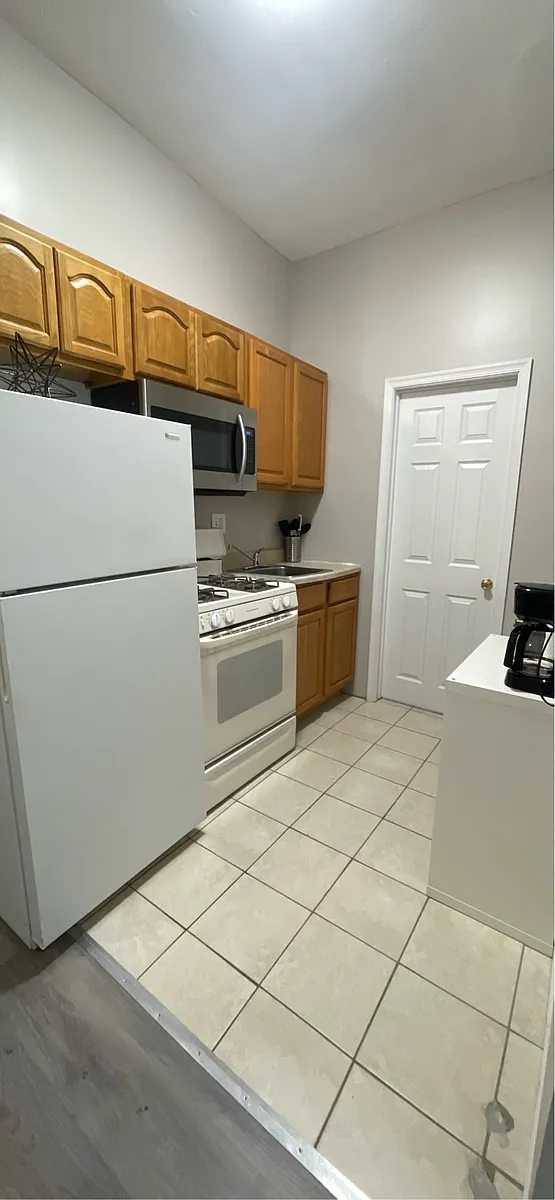 Building Photo - 4040 Spruce St #4