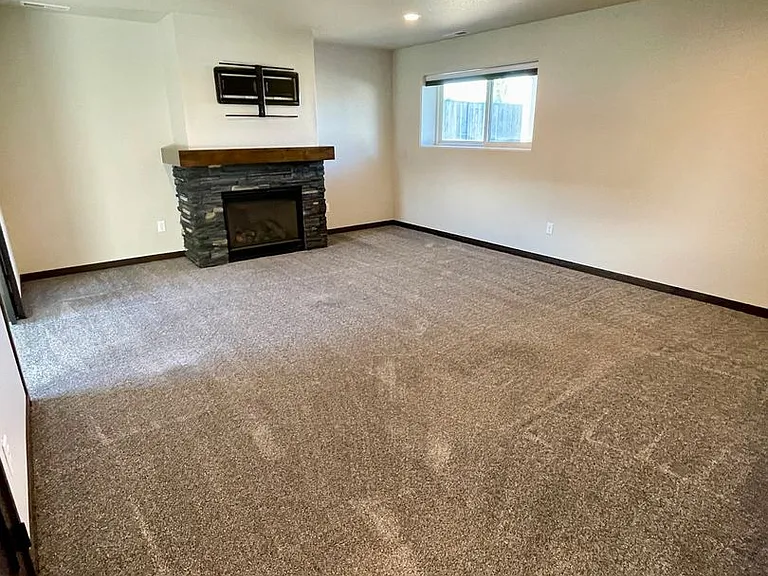 557 Mace Dr — Photo 18