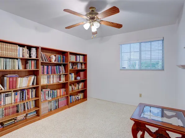 1065 W 33rd Place, Hialeah, FL 33012