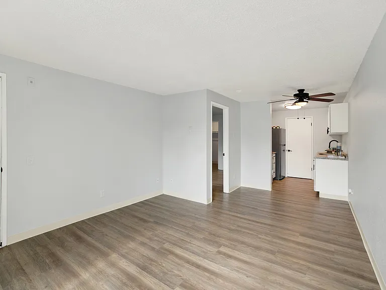 Capri Apartments — Photo 42