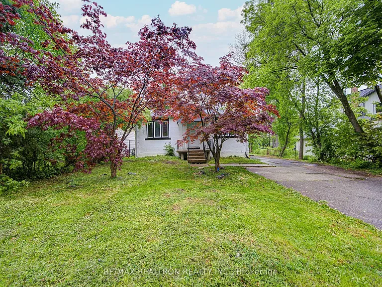 95 Roseview Ave — Photo 3