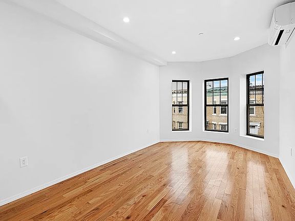 4th image of 1440 Lincoln Pl #4