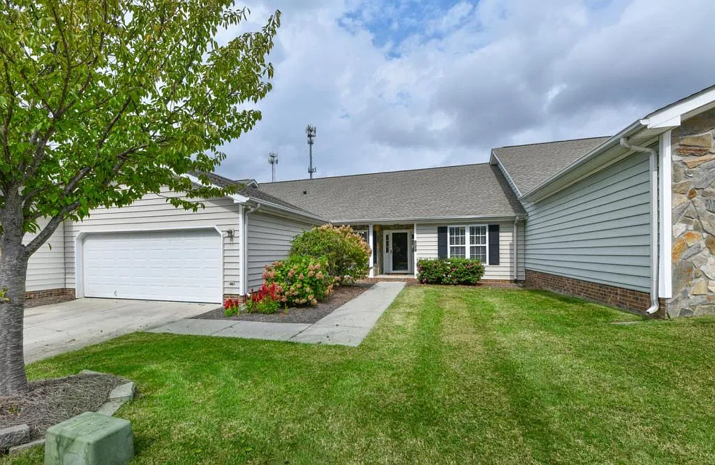 3907 Cloverwood Meadow Ln — Photo 2