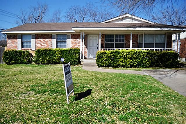 1st image of 2845 Belhaven Dr