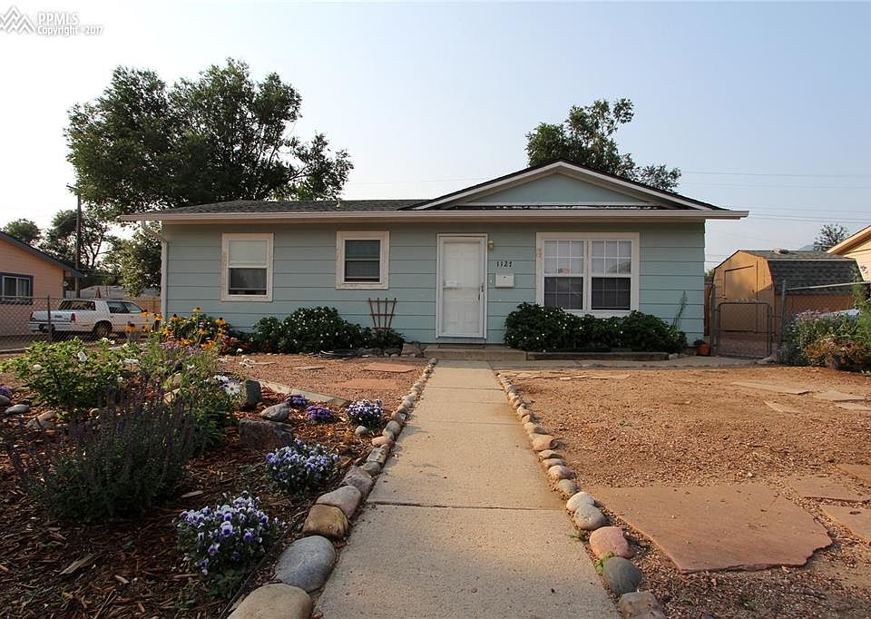 Great Rancher close to Southgate shopping and restaurants.