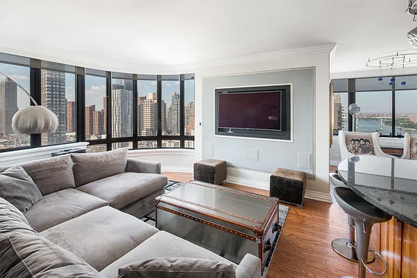 Sold by Compass | media 1
