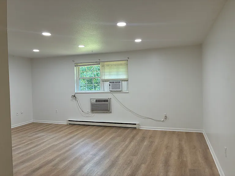 39 Pleasant St — Photo 11