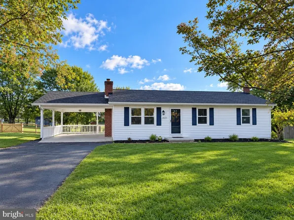 1422 Tuscawilla Dr, Charles Town, WV 25414