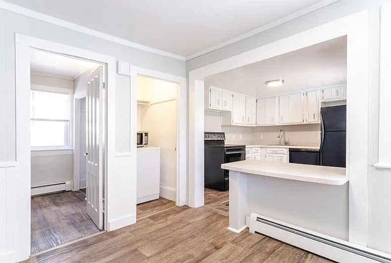 3 bed, 1.0 bath, 1200 sqft, $1,850 — Photo 3