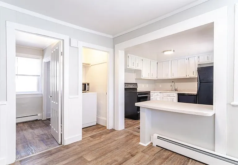 874 6th Ave — Photo 3