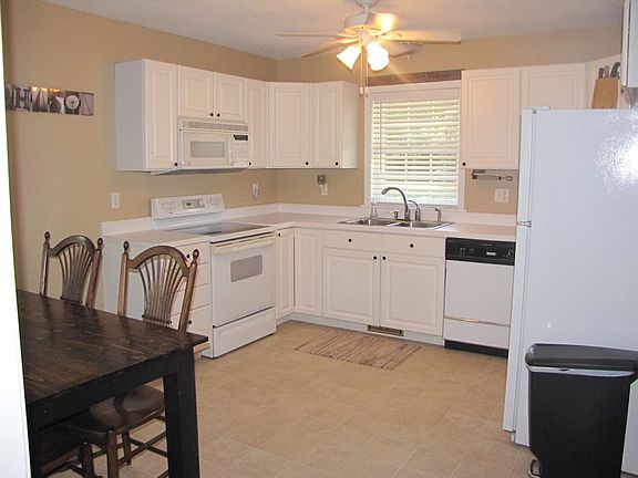 3rd image of 109 E 19th St