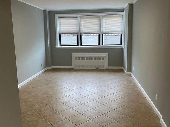 4th image of 302 E Broadway APT H