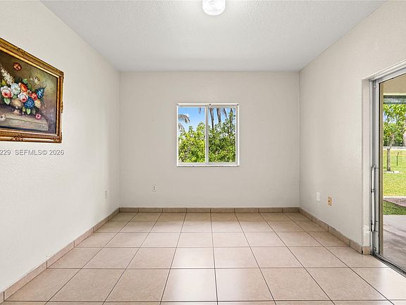 3rd image of 716 SE 12th Ter
