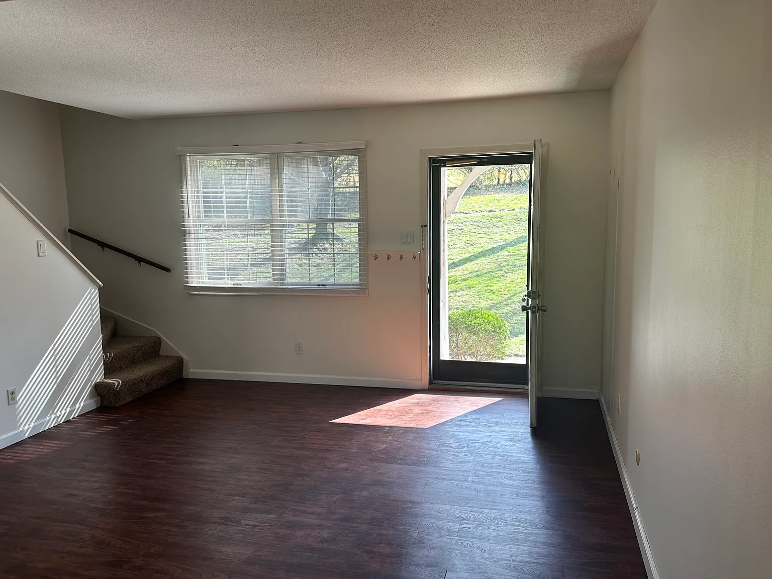 2 bed, 1.5 bath, 1100 sqft, $1,700 — Photo 4