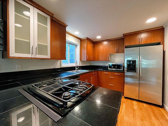 3rd image of 1514 Taylor Ave N