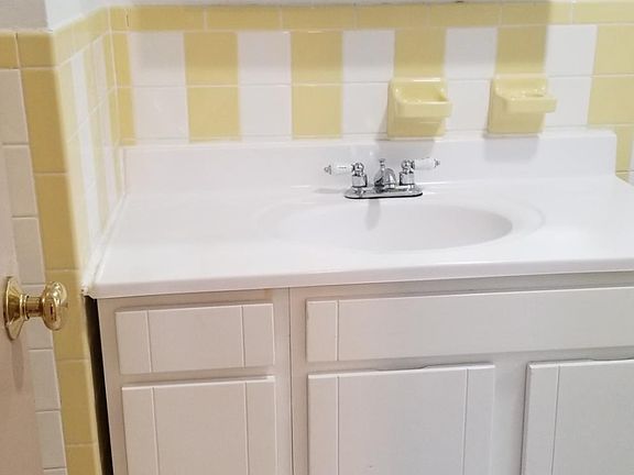 5th image of 1 W Park Ave #1