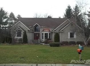 4135 Split Rail Ln, Fenton, MI 48430