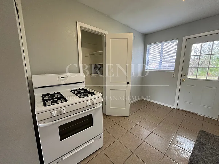 1320 W Rupe Ave — Photo 5