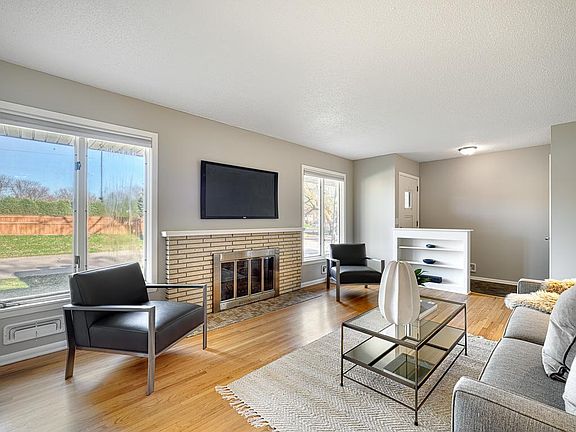 3rd image of 625 Rosswood Ln