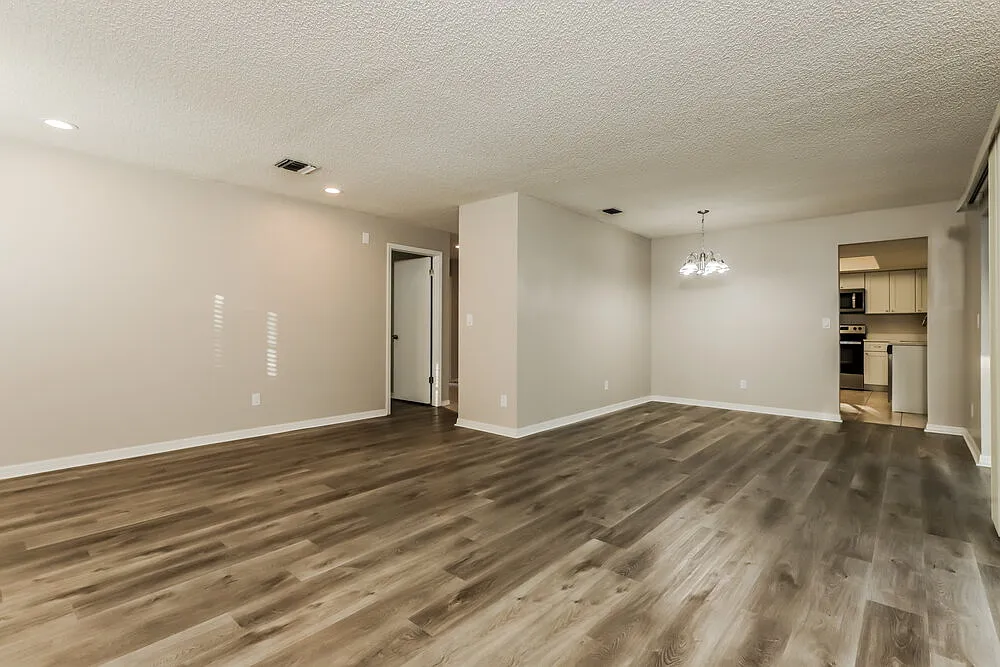4 bed, 2.0 bath, 1937 sqft, $3,840 — Photo 3