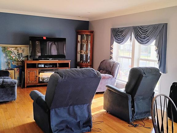 2nd image of 314 Persimmon Cir W #314